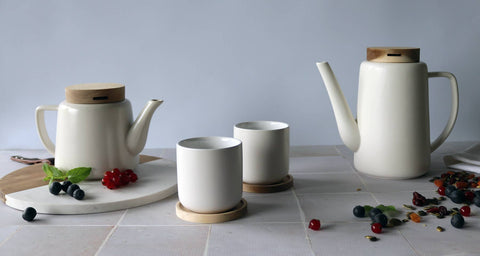 Ogo living | Teekanne Enzo | weiß | Porzellan mit Holzdeckel | 680 ml - Tee- und Kraeutergalerie
